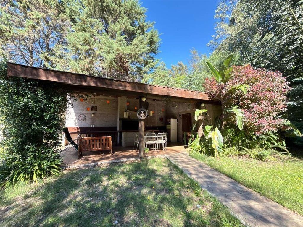 SE VENDE CASA 2 DORMITORIOS, BARBACOA GUAZUVIRA
