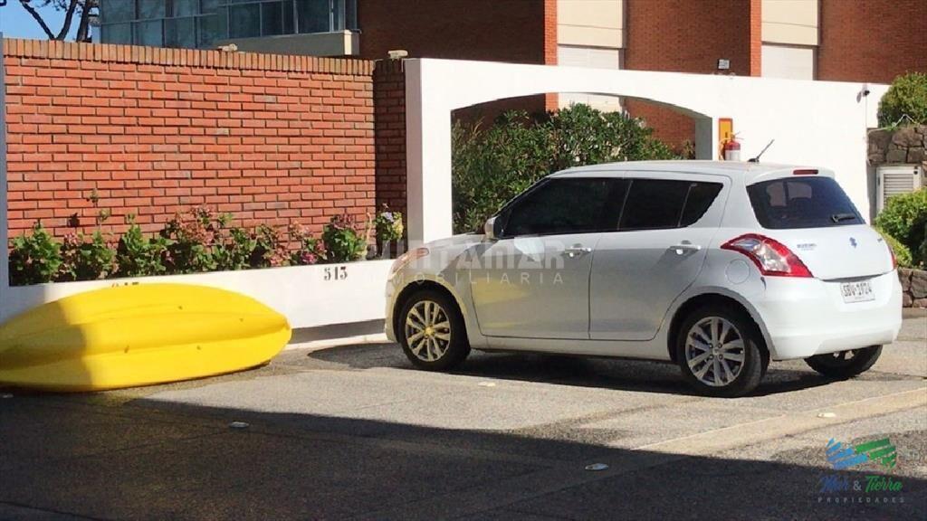 HERMOSO APARTAMENTO CON UNA AMPLIA TERRAZA , A DE