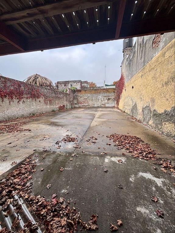 Alquiler Deposito libre 230m2 sobre Avenida Burgues Reducto