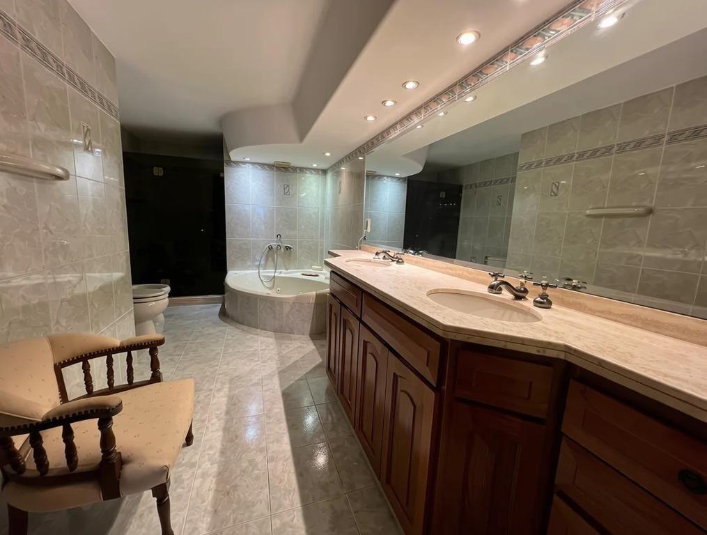 Alquiler Apartamento 4 Dormitorios y Servicio en Rambla de P