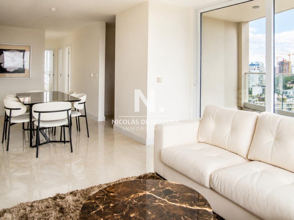 Vende apartamento de 3 dormitorios en Punta del
