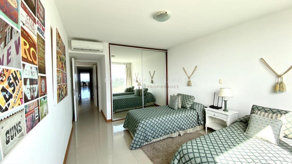 Apartamento en venta de 3 dormitorios en Tiburón