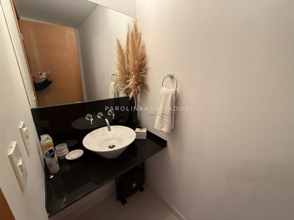 Apartamento en venta en Season Tower, Punta del