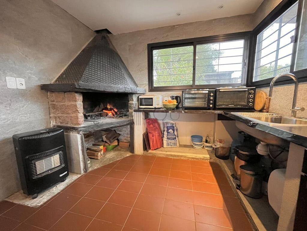 Venta casa 4 dormitorios 2 baños Punta de Rieles
