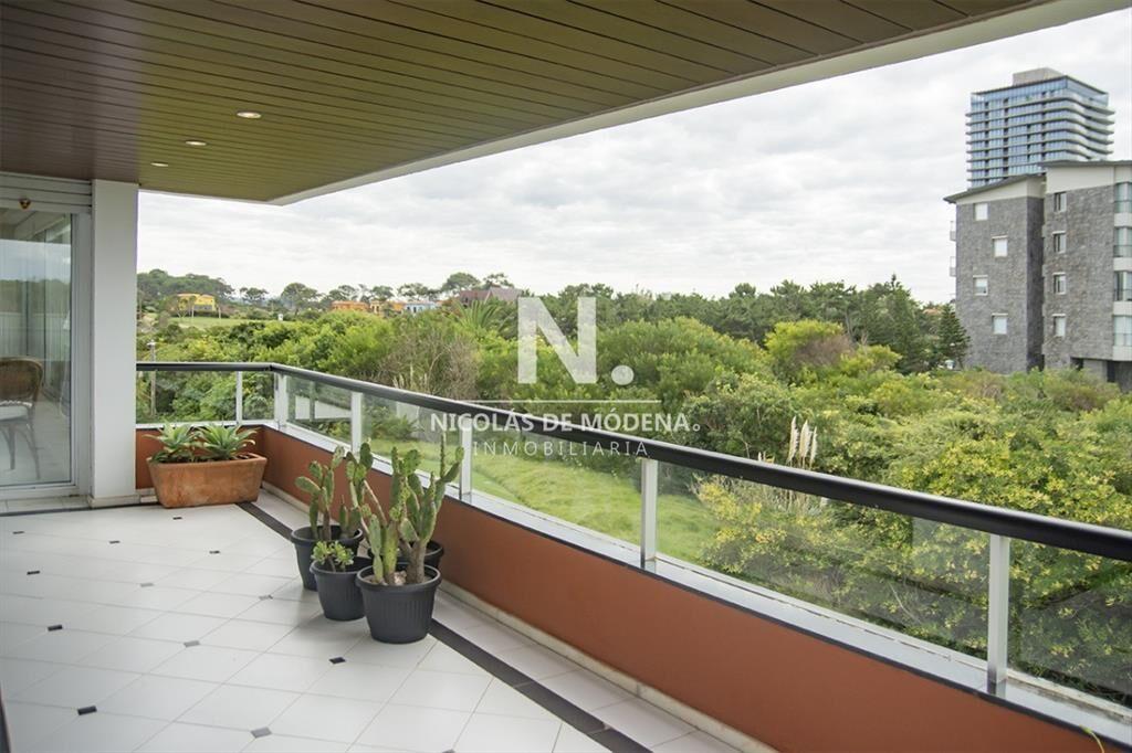 Espectacular departamento de 4 dormitorios en al