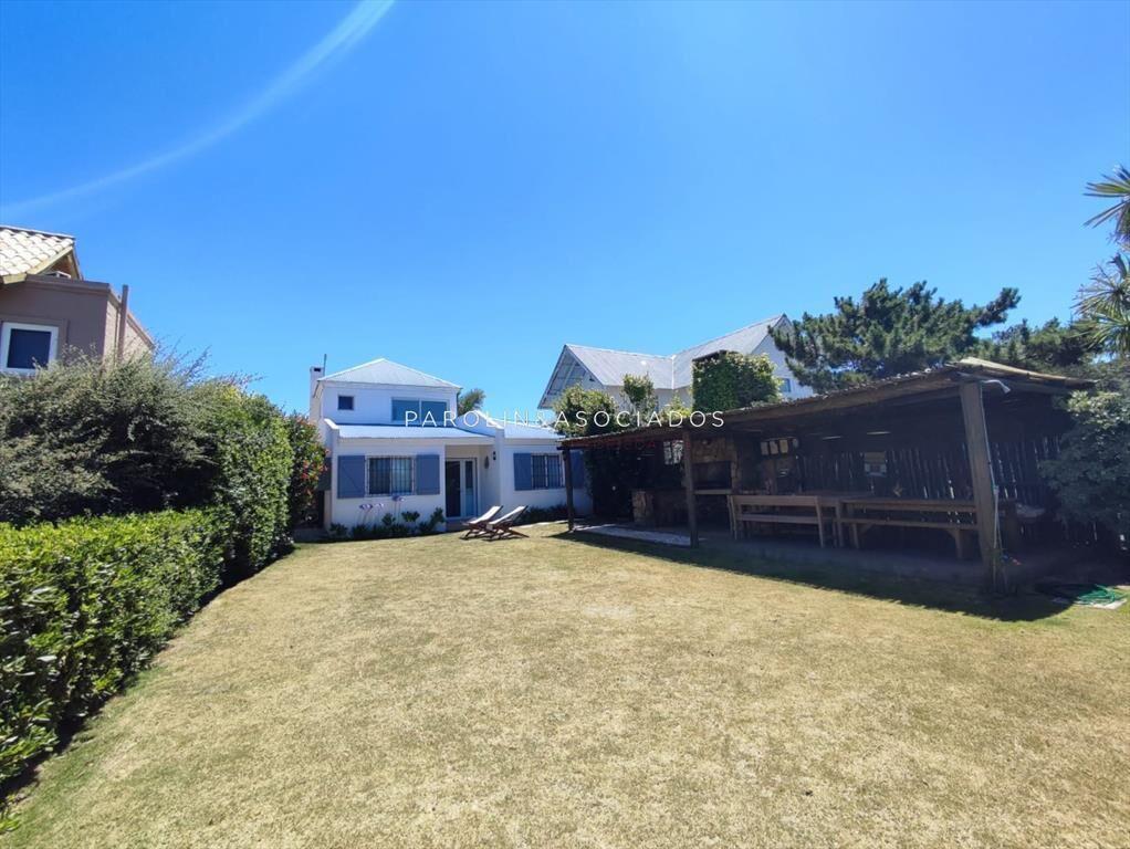 Hermosa casa en venta en Montoya a solo pasos de