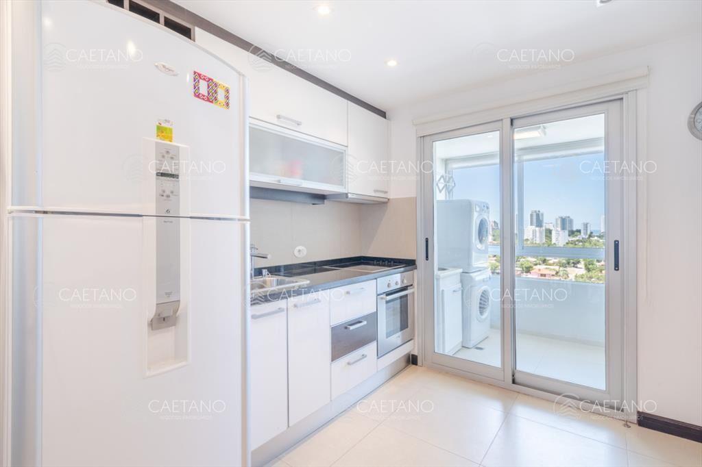 Excelente Apartamento de 3 Dormitorios con Vista al Mar - V