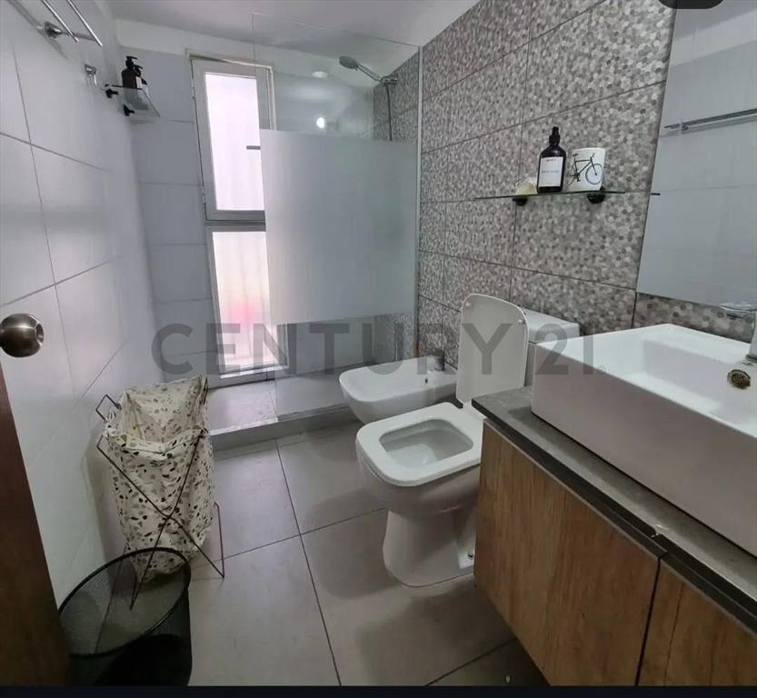 Apartamento Duplex , PARRILLERO y PATIO en Parque RODO