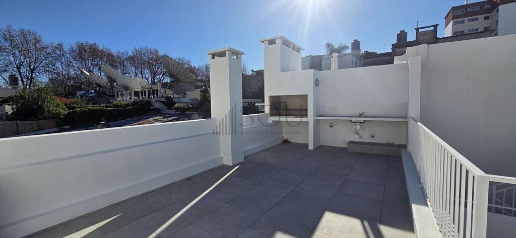 VENTA APARTAMENTO CON RENTA 1 DORMITORIO Y TERRAZA CON PARR