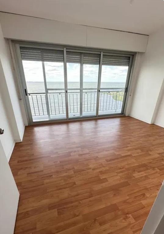Alquiler Apartamento tres dormitorios dos baños con Vista a