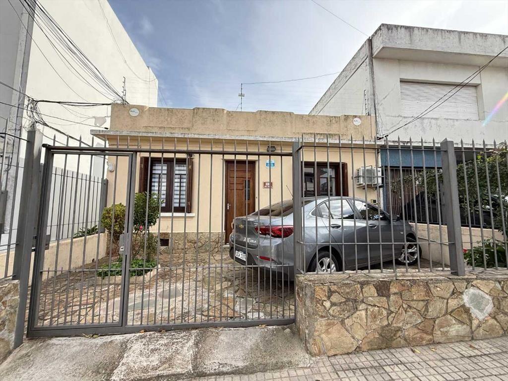 Venta Casa PH Parque Batlle 5 dorm. garage y patio
