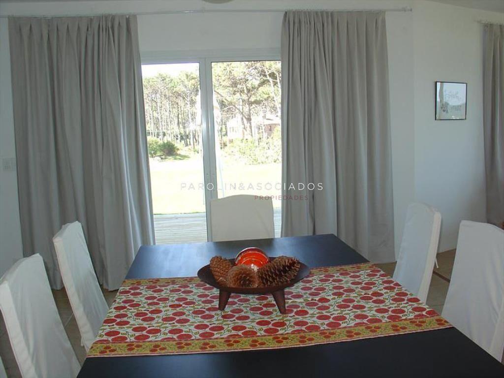 VENTA DE CASA DE 4 DORMITORIOS CON VISTA AL MAR