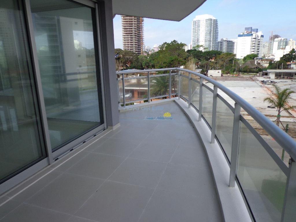Apartamento en Venta de 3 Dormitorios en Punta ,