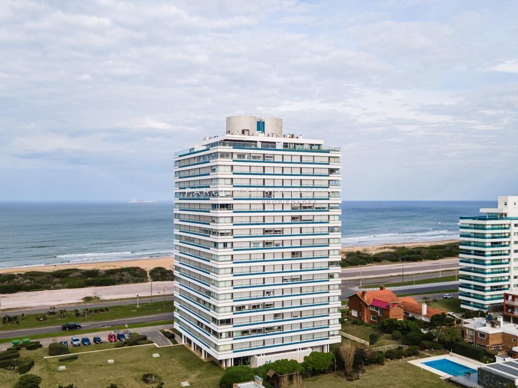 Apartamento de 3 dormitorios en Edificio Tiburón