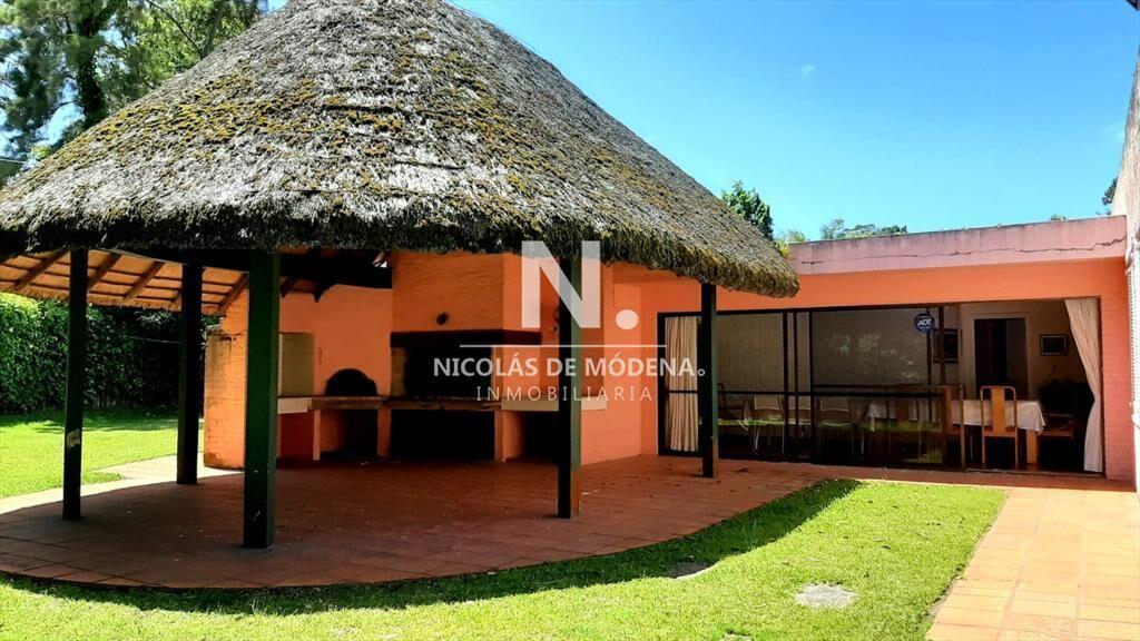 Casa de 4 dormitorios en venta en Playa Mansa, Punta del Es