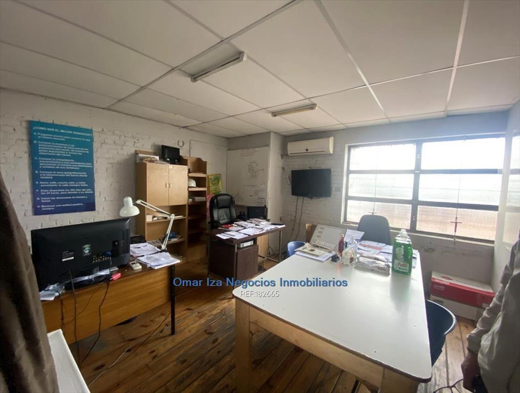 VENTA con renta local industrial deposito galpon atahualpa