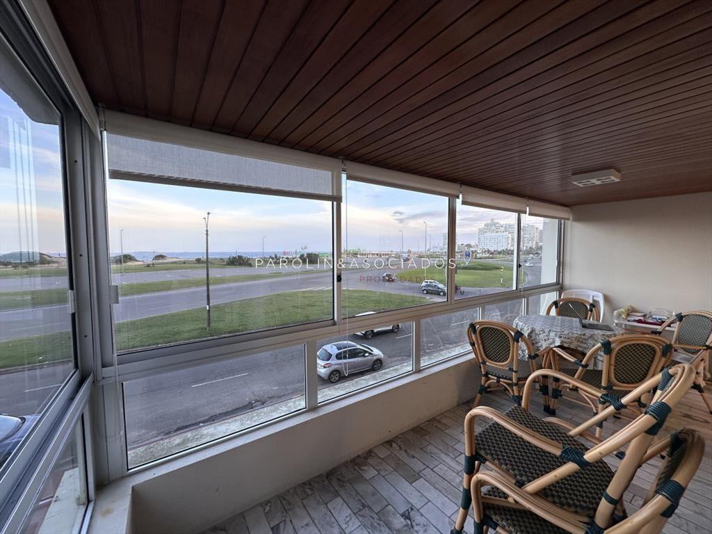Vende apartamento de 3 dormitorios en Playa Punta