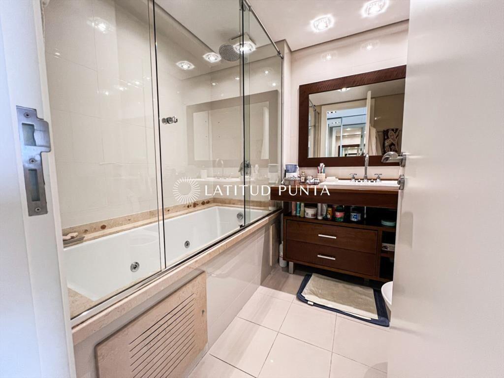 Apartamento piso alto sobre la mansa de 2 mas