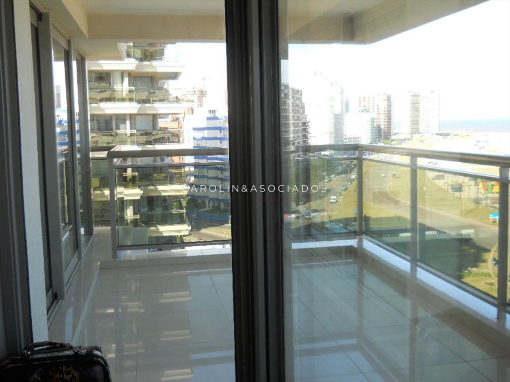 Apartamento de 3 dormitorios + dependencia de en