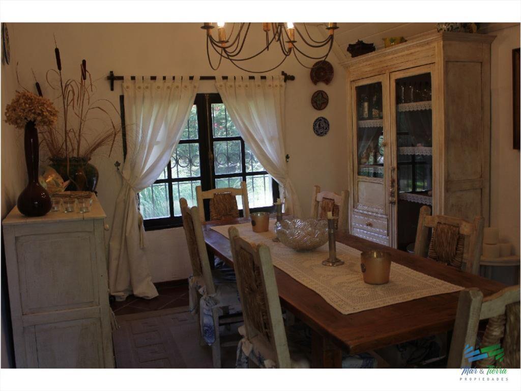 En venta y alquiler...  Casa en excelente zona,