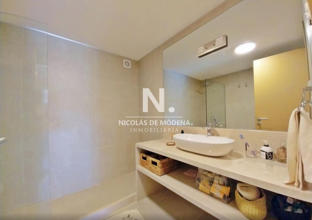 En venta exclusivo apartamento en Playa Brava, al