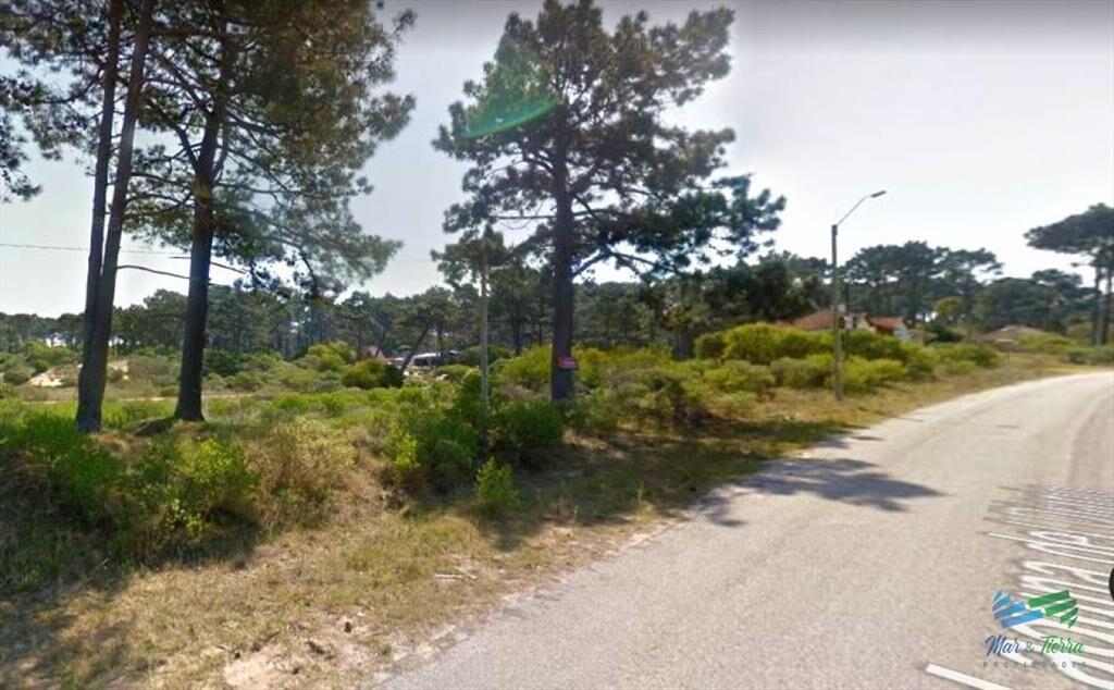 Venta de terreno esquinero en Club del Lago Punta