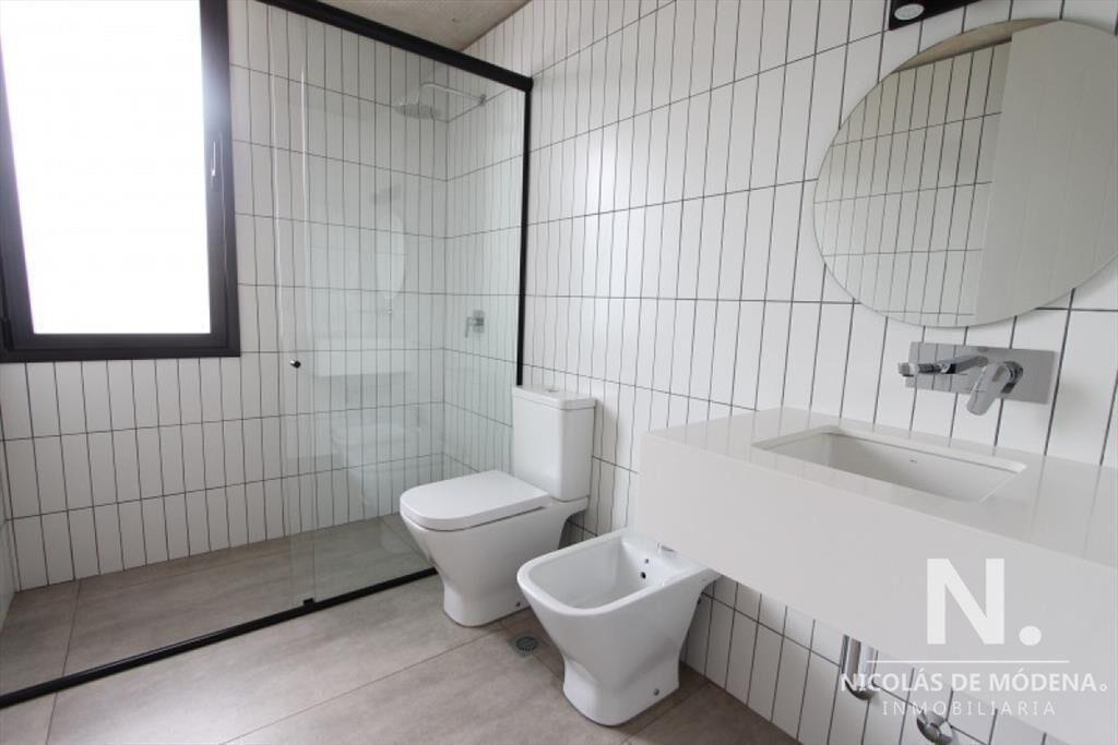 Apartamento en venta en Manantiales de 3 dormitorios con vi