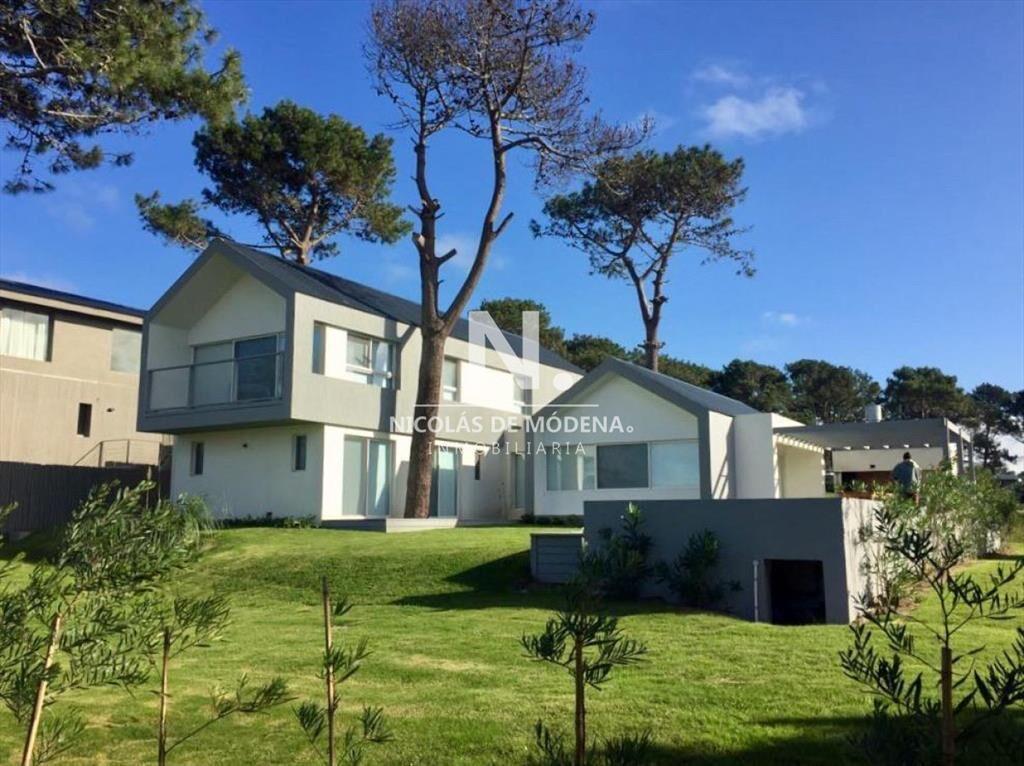 Hermosa casa en venta en José Ignacio de 5