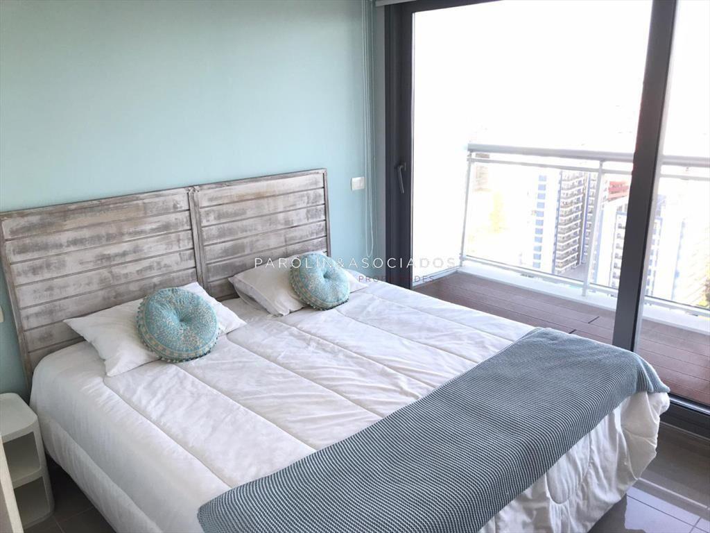 Apartamento de 2 suites en venta en edificio Onix, Punta de