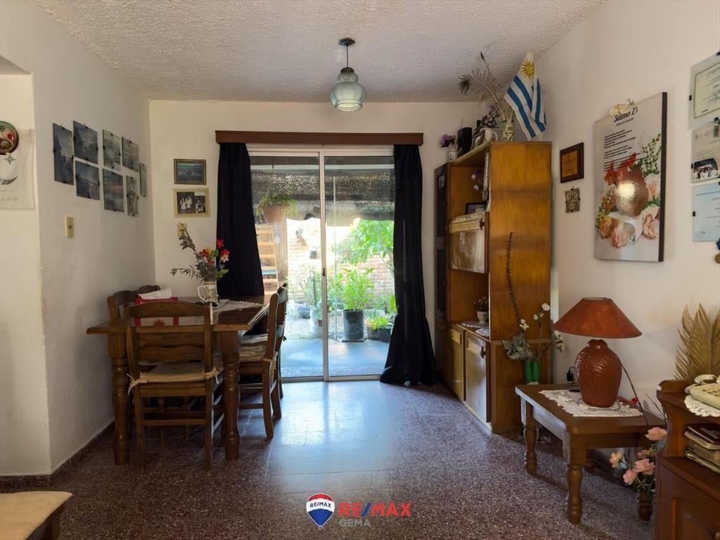 Casa Dúplex en zona este, 3 dormitorios y cochera.