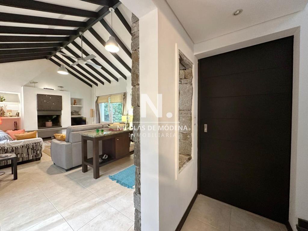 Vende impecable casa de 2 plantas, de 3 en de del