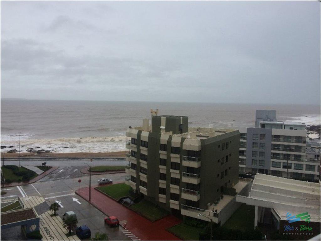 Apartamento en venta, piso alto con vista al mar