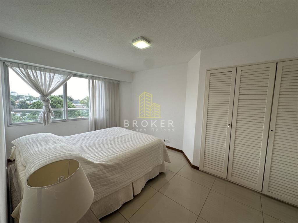Alquiler anual de apartamento de 3 dormitorios