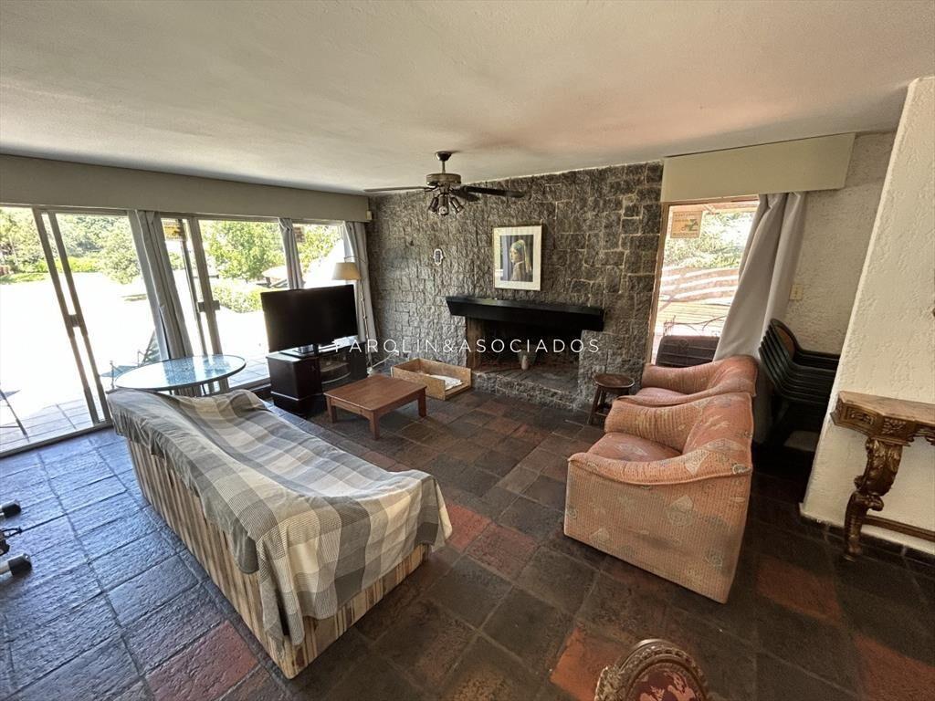 Casa de 3 dormitorios en venta en Pinares, Punta del Este.