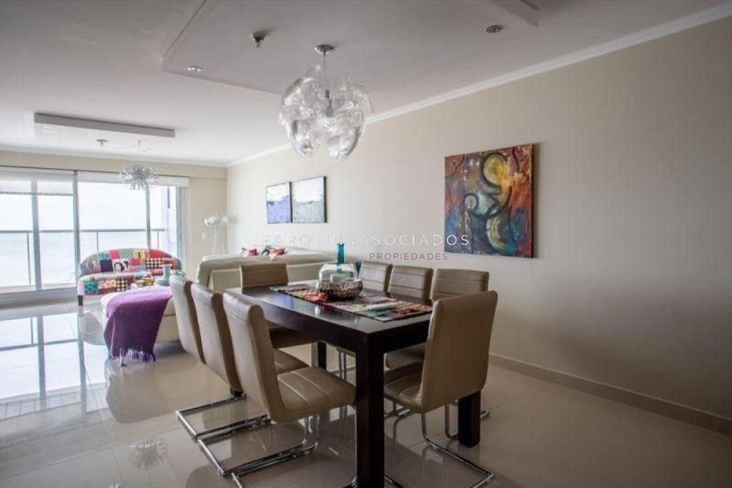 Apartamento en venta de 3 dormitorios en Miami