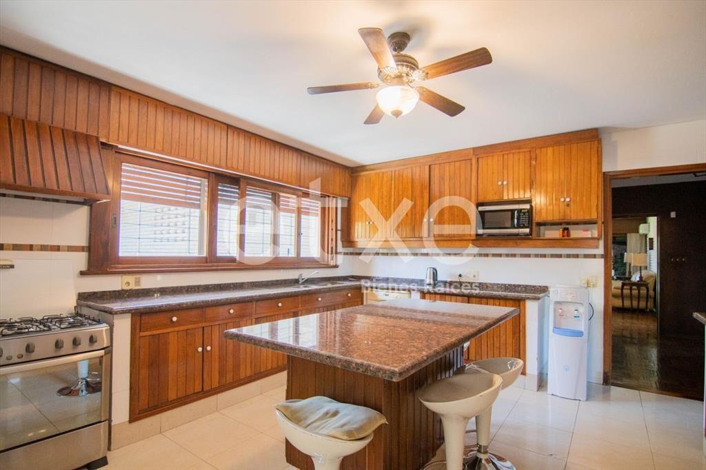 Venta de Casa con enrome jardín en Carrasco...