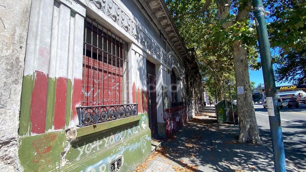 DEPOSITO CON SALIDA A 2 CALLES