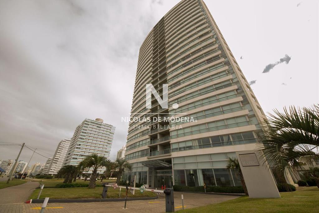 Esplendido departamento en venta frente al mar,