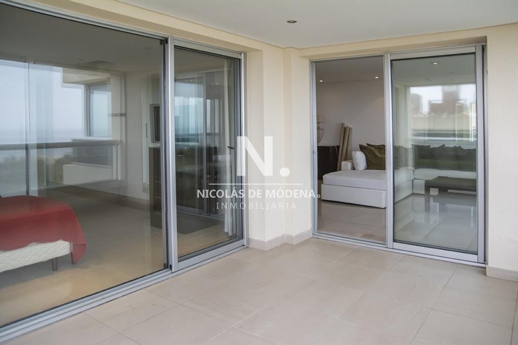 Departamento frente a Playa Brava en venta. 3