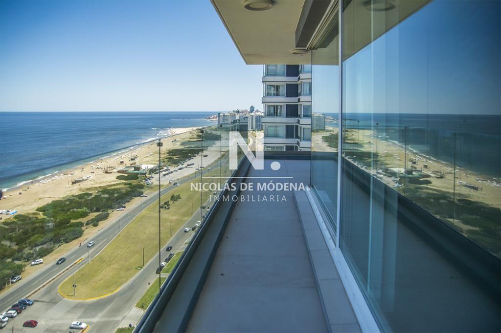 Departamento de 4 dormitorios en venta, frente al