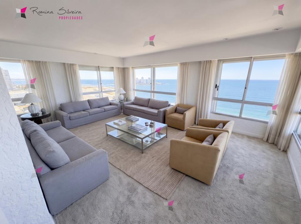 Apartamento en Punta del Este frente a la Brava