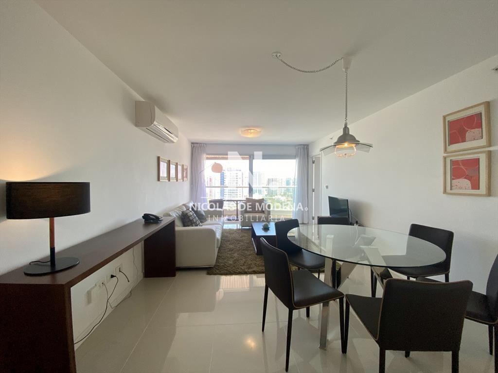 Gran living comedor con salida a amplia terraza con vista y