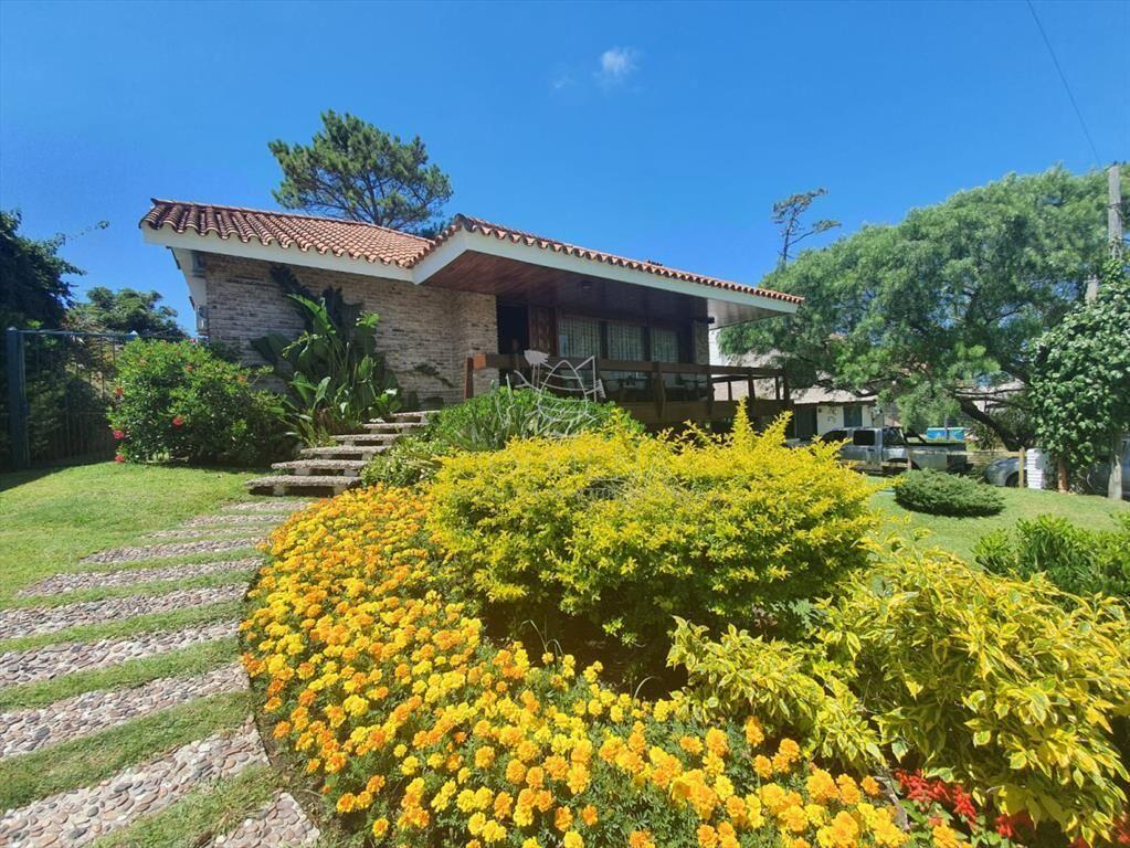 Hermosa casa en venta a pocos metros del mar.