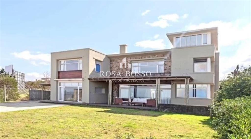 Hermosa casa para la venta con una vista