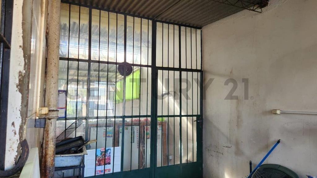 Venta de gran casa en el Cerro de Montevideo a 1 cuadra d...