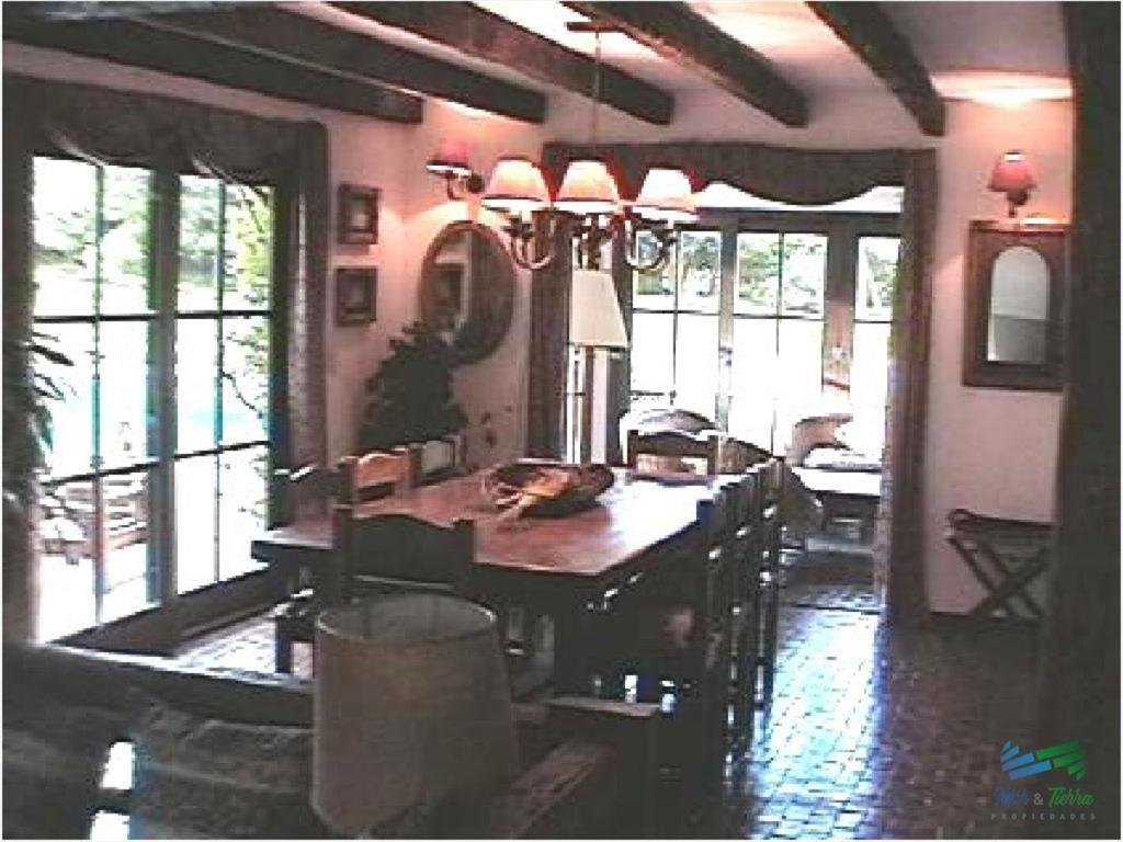 Vendo casa 6 dormitorios con piscina y gran en