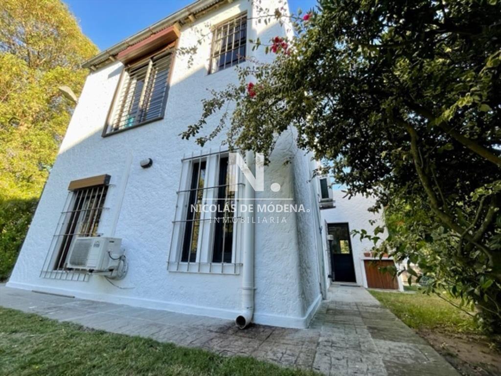 Casa en Pinares de 2 Dormitorios en gran terreno.