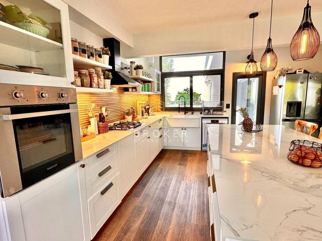 Venta Casa Punta del Este 4 Dormitorios a Pasos