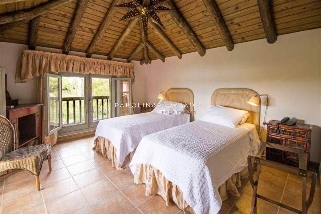 CASA DE 9 DORMITORIOS EN LA BARRA, PUNTA DEL