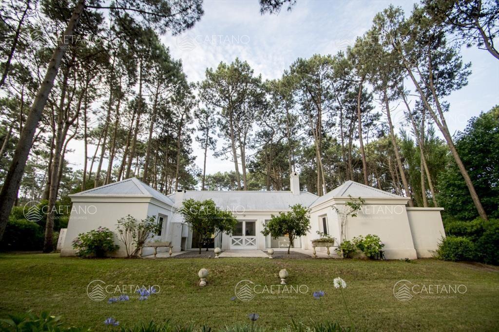 Laguna Blanca Alquiler Casa Cuatro Dormitorios